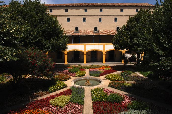 Arles, Provence, Camargue, Alpilles