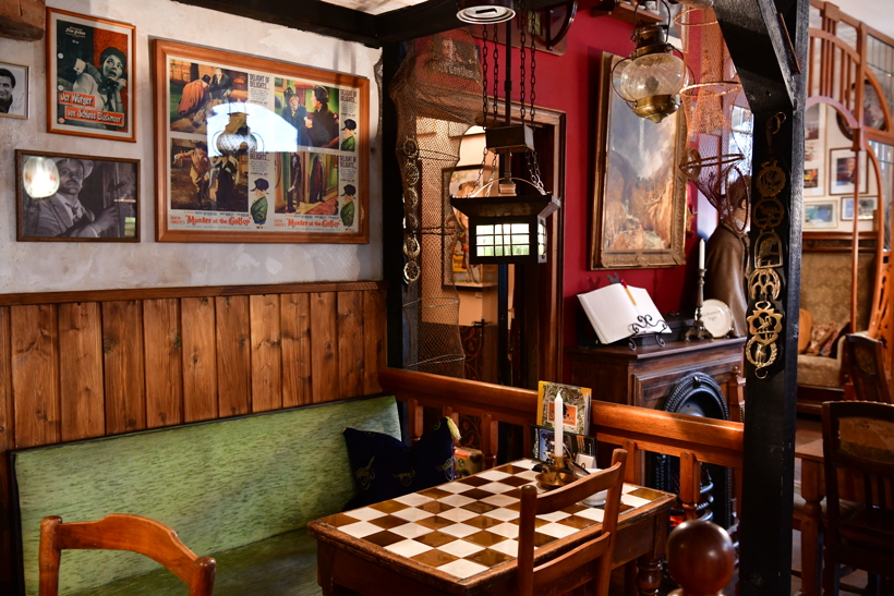 Das Kriminalhaus mit seinem Café Sherlock das kriminellste Cafe in Hillesheim im Herzen der Eifel