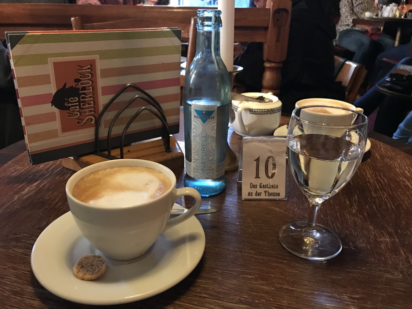 Das Kriminalhaus mit sein Café Sherlock das kriminellste Cafe in Hillesheim im Herzen der Eifel