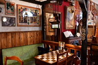 Das Kriminalhaus mit seinem Café Sherlock das kriminellste Cafe in Hillesheim im Herzen der Eifel