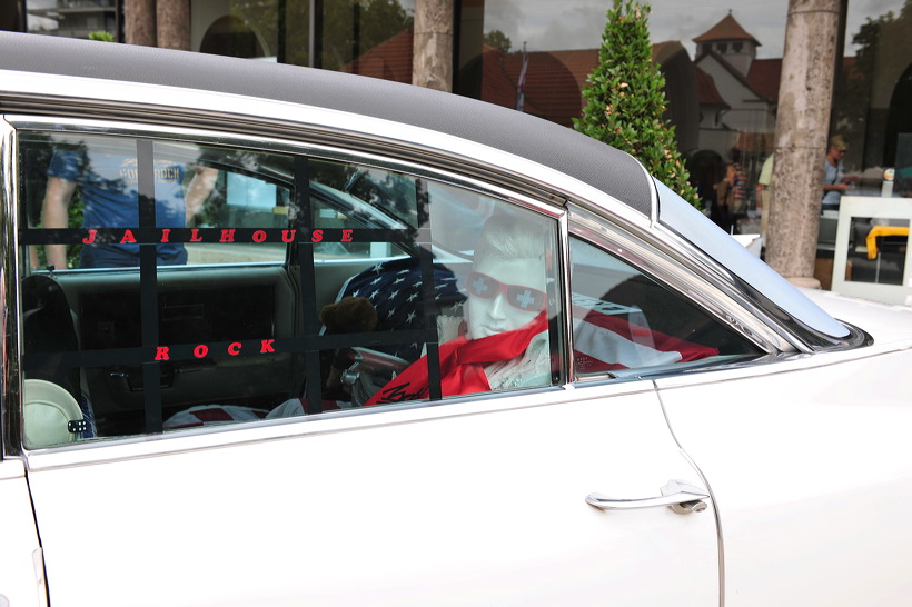 European Elvis Festival Bad Nauheim Elvis Presley King of Rock`n und Roll Cadillac-Parade August Elvis Presley der King starb am 16. August 1977 doch seine Legende lebt weiter