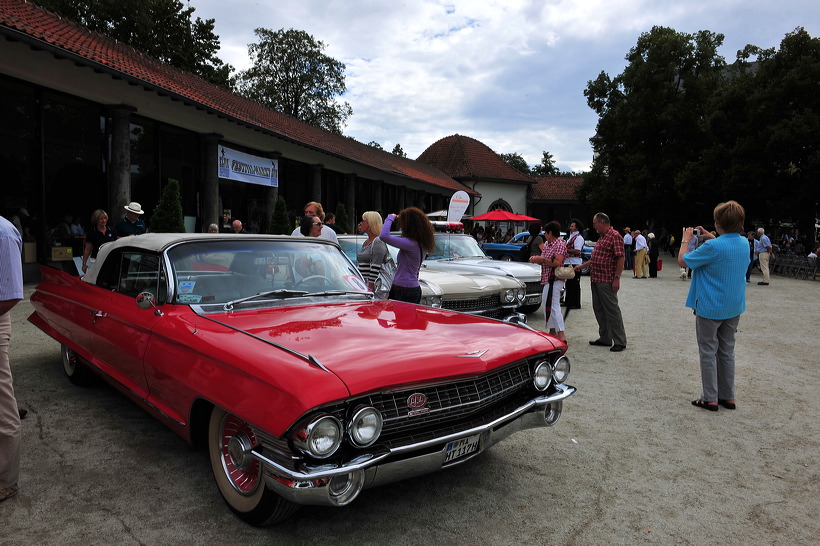 European Elvis Festival Bad Nauheim Elvis Presley King of Rock`n und Roll Cadillac-Parade August Elvis Presley der King starb am 16. August 1977 doch seine Legende lebt weiter