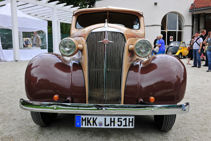 European Elvis Festival Bad Nauheim Elvis Presley King of Rock`n und Roll Cadillac-Parade August Elvis Presley der King starb am 16. August 1977 doch seine Legende lebt weiter