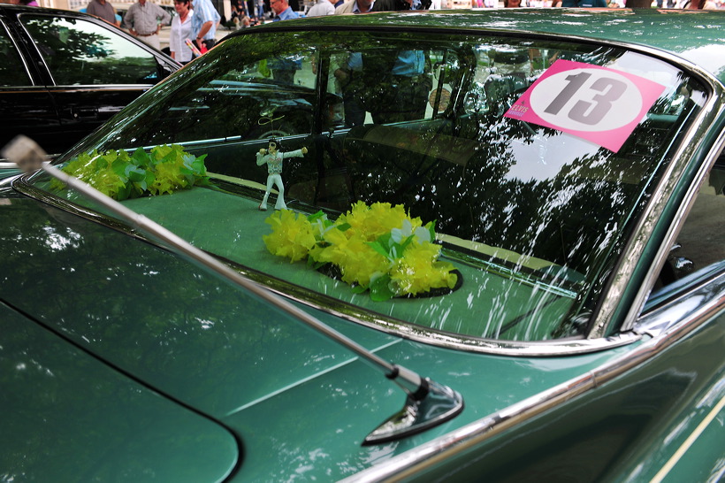 European Elvis Festival Bad Nauheim Elvis Presley King of Rock`n und Roll Cadillac-Parade August Elvis Presley der King starb am 16. August 1977 doch seine Legende lebt weiter