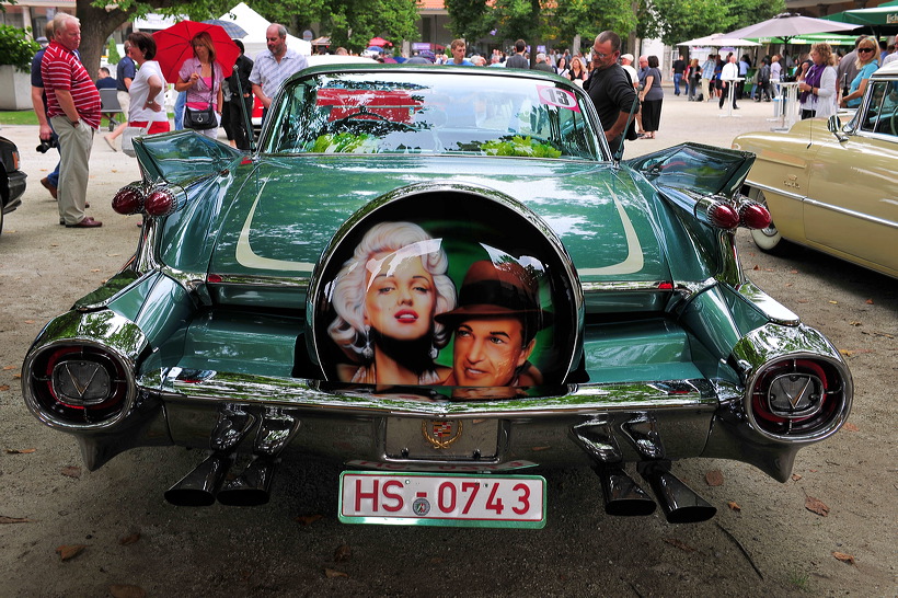 European Elvis Festival Bad Nauheim Elvis Presley King of Rock`n und Roll Cadillac-Parade August Elvis Presley der King starb am 16. August 1977 doch seine Legende lebt weiter