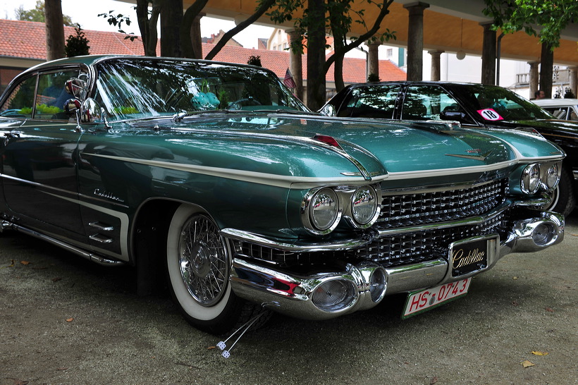 European Elvis Festival Bad Nauheim Elvis Presley King of Rock`n und Roll Cadillac-Parade August Elvis Presley der King starb am 16. August 1977 doch seine Legende lebt weiter