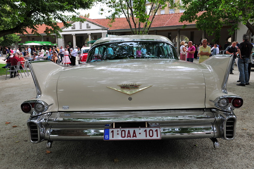 European Elvis Festival Bad Nauheim Elvis Presley King of Rock`n und Roll Cadillac-Parade August Elvis Presley der King starb am 16. August 1977 doch seine Legende lebt weiter