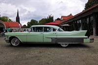 European Elvis Festival Bad Nauheim Elvis Presley King of Rock`n und Roll Cadillac-Parade August Elvis Presley der King starb am 16. August 1977 doch seine Legende lebt weiter