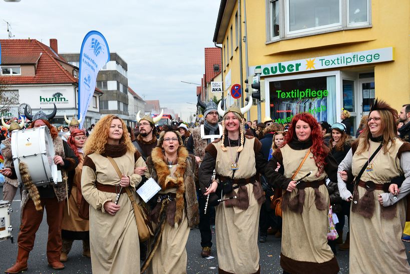 Mörfelden-Walldorf Helau, feiert die Fastnacht 2014 mit einem Faschingsumzug