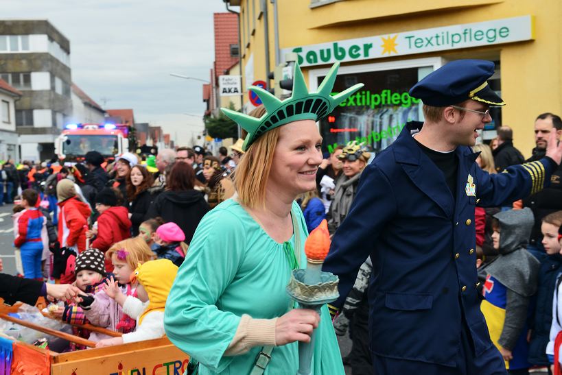 Mörfelden-Walldorf Helau, feiert die Fastnacht 2014 mit einem Faschingsumzug