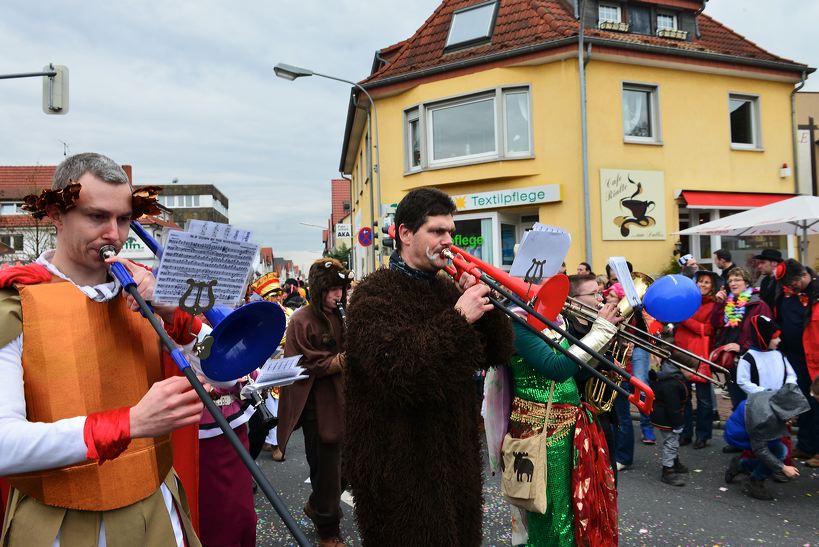 Mörfelden-Walldorf Helau, feiert die Fastnacht 2014 mit einem Faschingsumzug