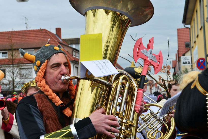 Mörfelden-Walldorf Helau, feiert die Fastnacht 2014 mit einem Faschingsumzug