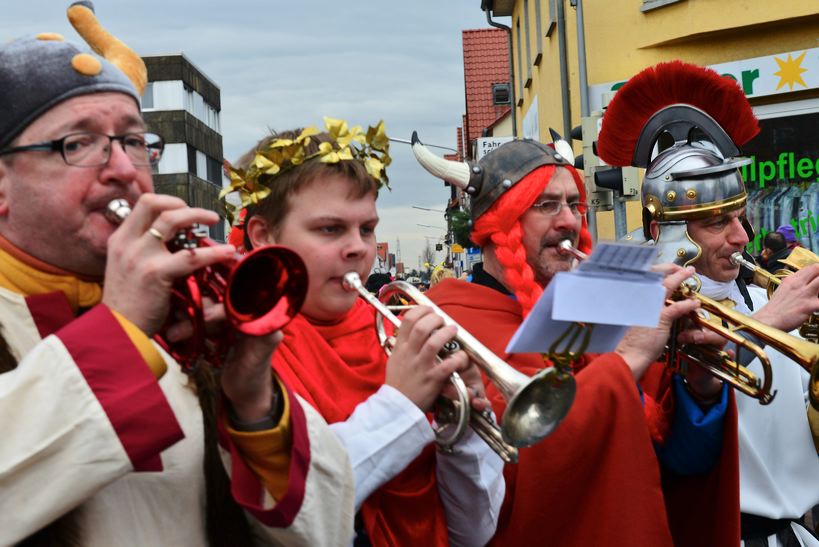 Mörfelden-Walldorf Helau, feiert die Fastnacht 2014 mit einem Faschingsumzug