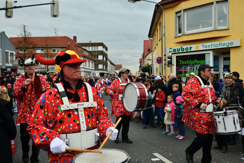 Mörfelden-Walldorf Helau, feiert die Fastnacht 2014 mit einem Faschingsumzug