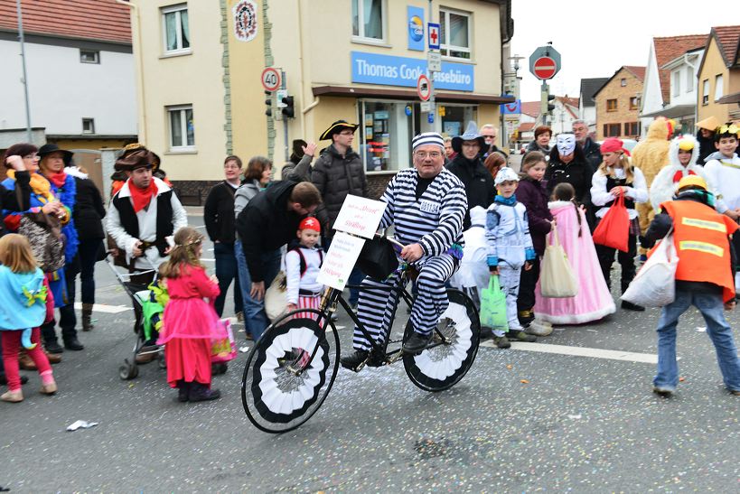 Mörfelden-Walldorf Helau, feiert die Fastnacht 2014 mit einem Faschingsumzug