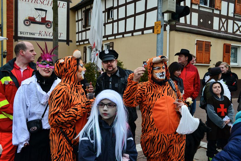 Mörfelden-Walldorf Helau, feiert die Fastnacht 2014 mit einem Faschingsumzug