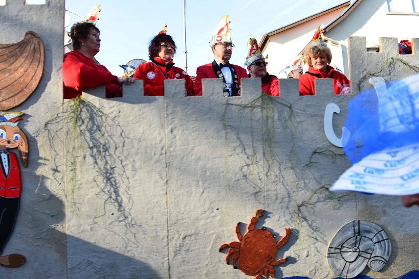  Fastnacht 2016 Mörfelden-Walldorf feiert mit einem Faschingsumzug im Stadtteil Mörfelden Helau