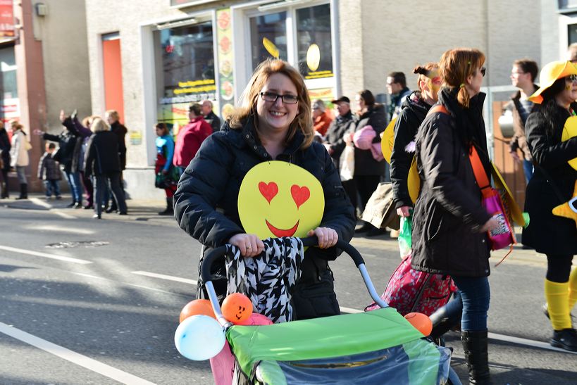  Fastnacht 2016 Mörfelden-Walldorf feiert mit einem Faschingsumzug im Stadtteil Mörfelden Helau