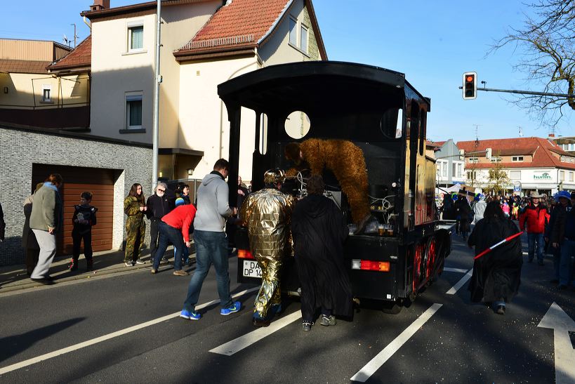  Fastnacht 2016 Mörfelden-Walldorf feiert mit einem Faschingsumzug im Stadtteil Mörfelden Helau