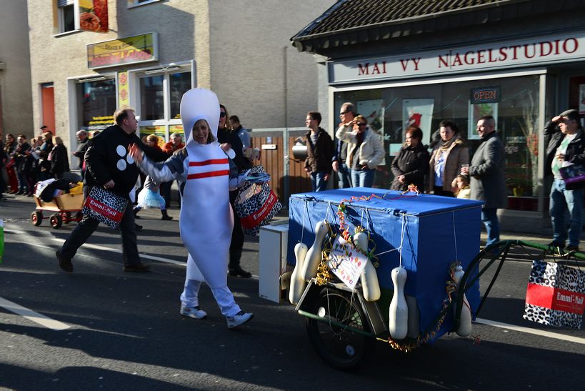  Fastnacht 2016 Mörfelden-Walldorf feiert mit einem Faschingsumzug im Stadtteil Mörfelden Helau