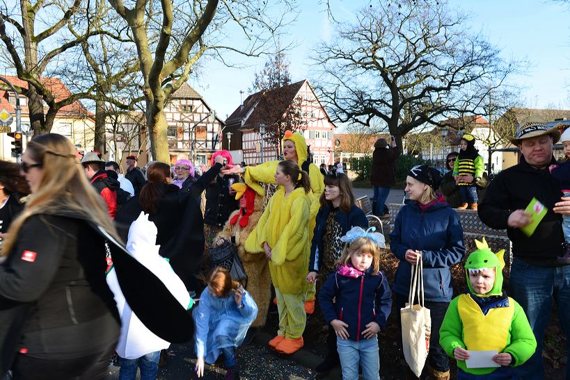  Fastnacht 2016 Mörfelden-Walldorf feiert mit einem Faschingsumzug im Stadtteil Mörfelden Helau