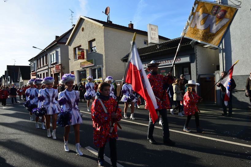  Fastnacht 2016 Mörfelden-Walldorf feiert mit einem Faschingsumzug im Stadtteil Mörfelden Helau