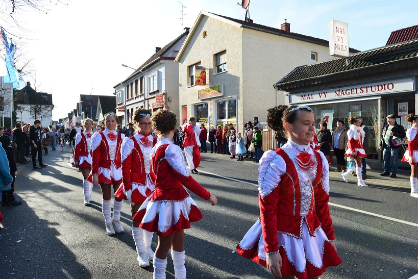  Fastnacht 2016 Mörfelden-Walldorf feiert mit einem Faschingsumzug im Stadtteil Mörfelden Helau