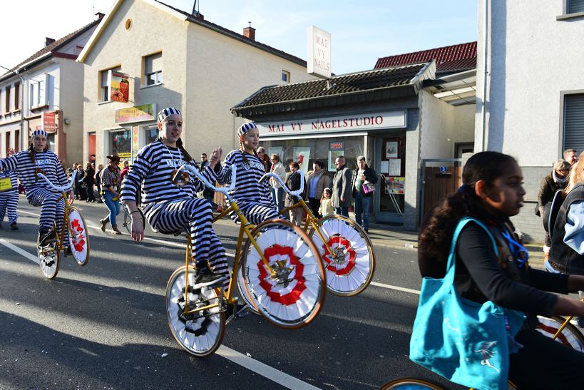  Fastnacht 2016 Mörfelden-Walldorf feiert mit einem Faschingsumzug im Stadtteil Mörfelden Helau