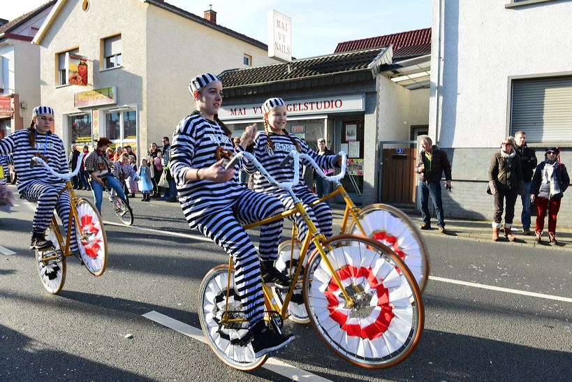  Fastnacht 2016 Mörfelden-Walldorf feiert mit einem Faschingsumzug im Stadtteil Mörfelden Helau