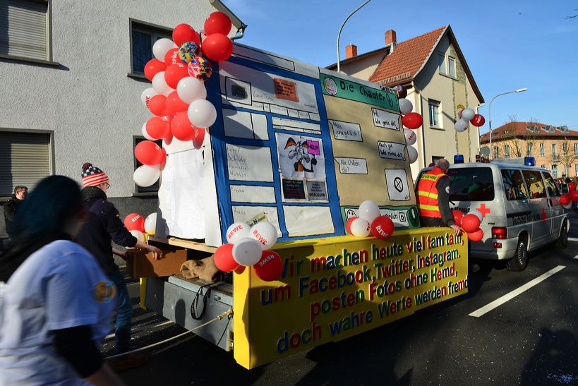  Fastnacht 2016 Mörfelden-Walldorf feiert mit einem Faschingsumzug im Stadtteil Mörfelden Helau