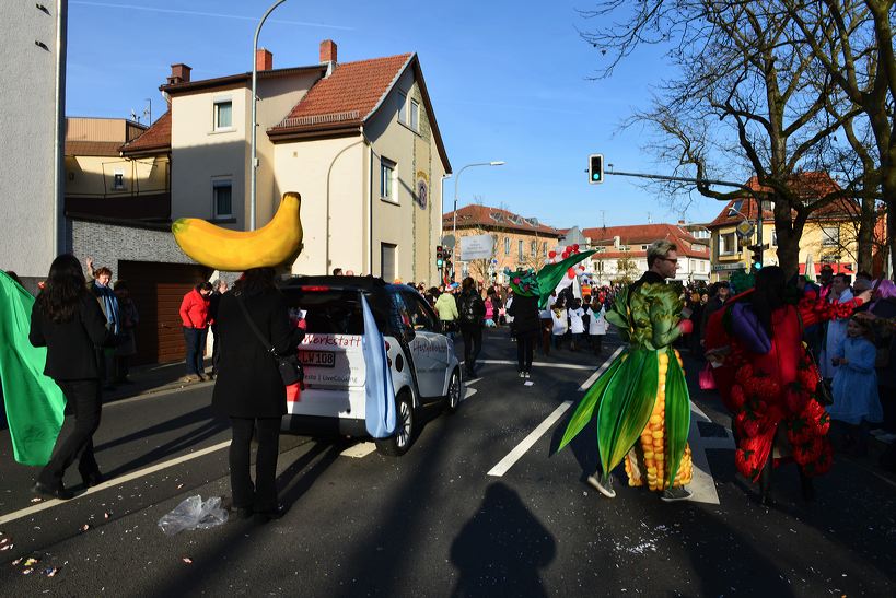  Fastnacht 2016 Mörfelden-Walldorf feiert mit einem Faschingsumzug im Stadtteil Mörfelden Helau