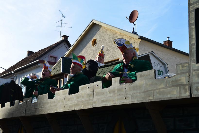  Fastnacht 2016 Mörfelden-Walldorf feiert mit einem Faschingsumzug im Stadtteil Mörfelden Helau