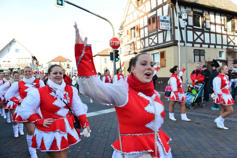  Fastnacht 2016 Mörfelden-Walldorf feiert mit einem Faschingsumzug im Stadtteil Mörfelden Helau