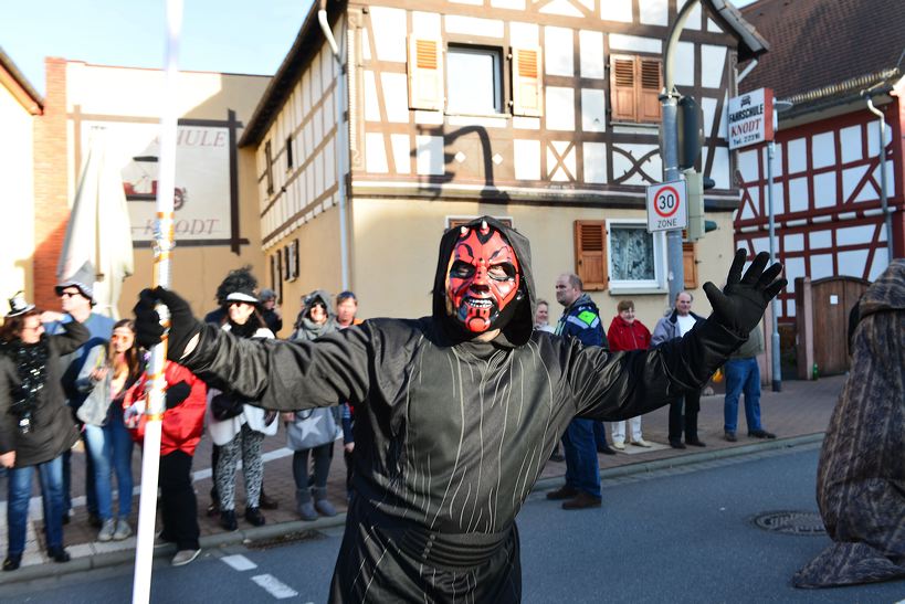  Fastnacht 2016 Mörfelden-Walldorf feiert mit einem Faschingsumzug im Stadtteil Mörfelden Helau