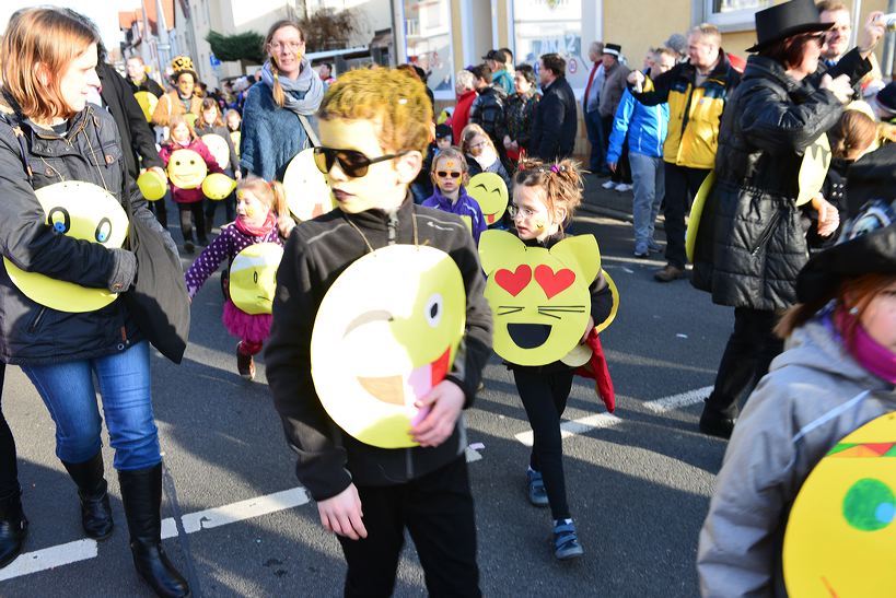  Fastnacht 2016 Mörfelden-Walldorf feiert mit einem Faschingsumzug im Stadtteil Mörfelden Helau