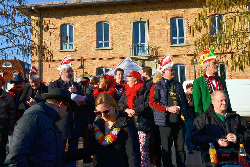  Fastnacht 2016 Mörfelden-Walldorf feiert mit einem Faschingsumzug im Stadtteil Mörfelden Helau