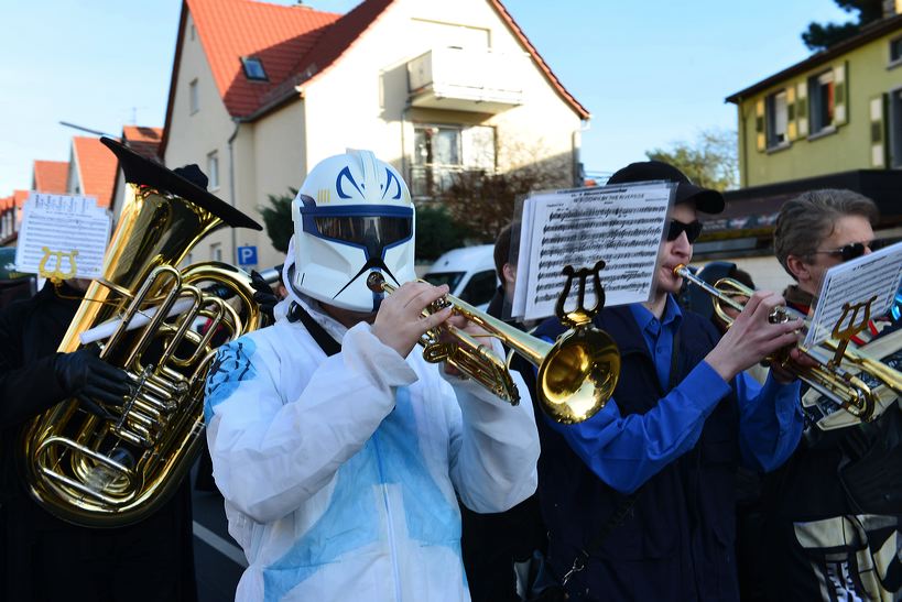  Fastnacht 2016 Mörfelden-Walldorf feiert mit einem Faschingsumzug im Stadtteil Mörfelden Helau