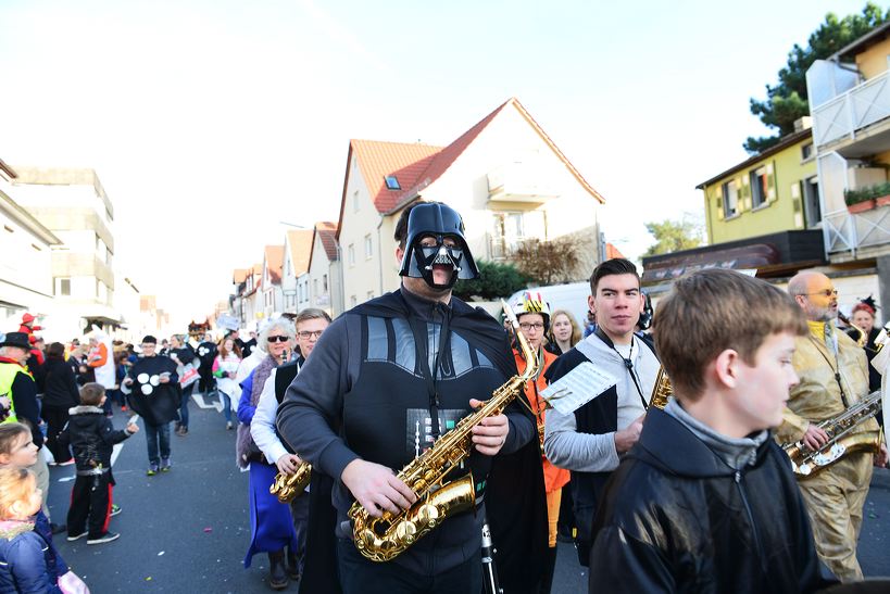  Fastnacht 2016 Mörfelden-Walldorf feiert mit einem Faschingsumzug im Stadtteil Mörfelden Helau