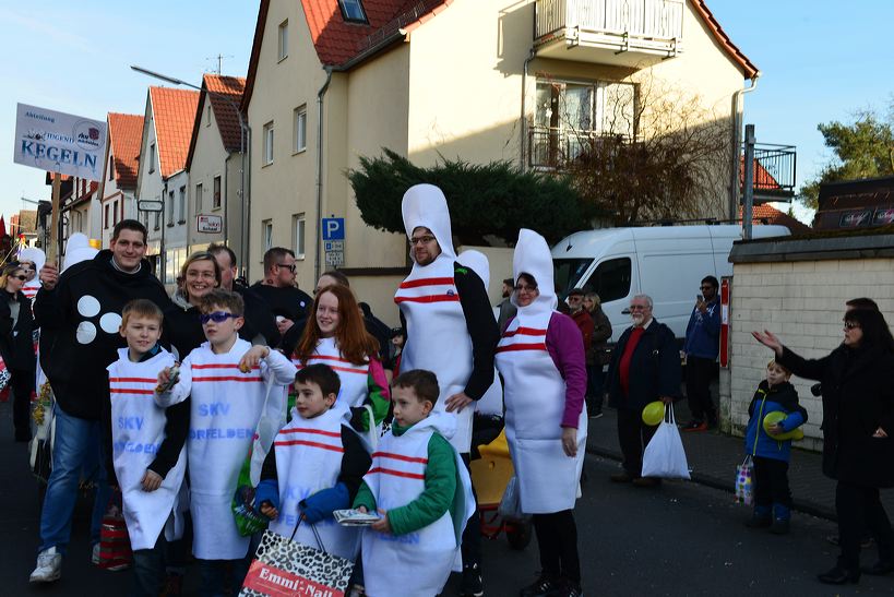  Fastnacht 2016 Mörfelden-Walldorf feiert mit einem Faschingsumzug im Stadtteil Mörfelden Helau