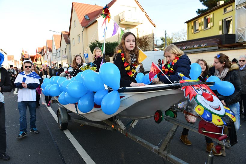  Fastnacht 2016 Mörfelden-Walldorf feiert mit einem Faschingsumzug im Stadtteil Mörfelden Helau