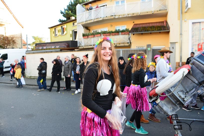  Fastnacht 2016 Mörfelden-Walldorf feiert mit einem Faschingsumzug im Stadtteil Mörfelden Helau