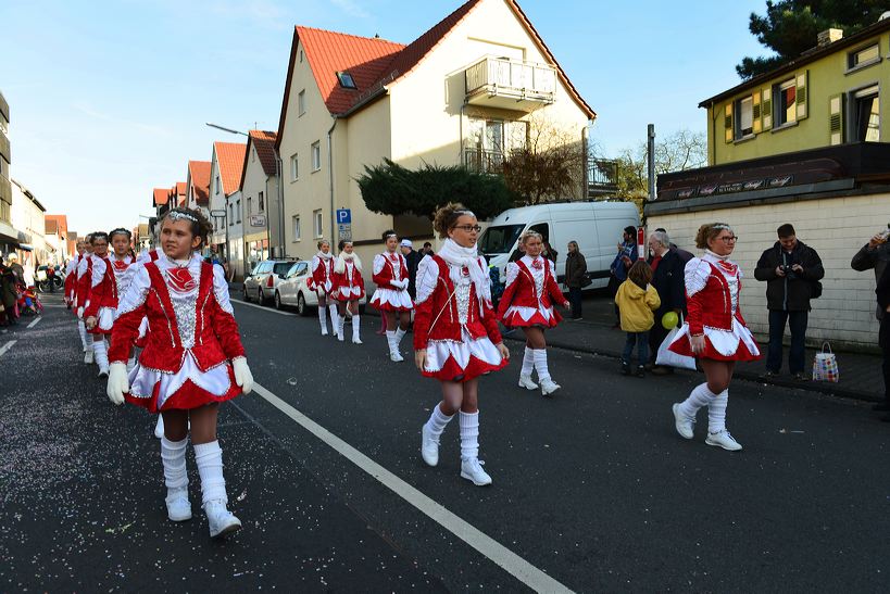  Fastnacht 2016 Mörfelden-Walldorf feiert mit einem Faschingsumzug im Stadtteil Mörfelden Helau