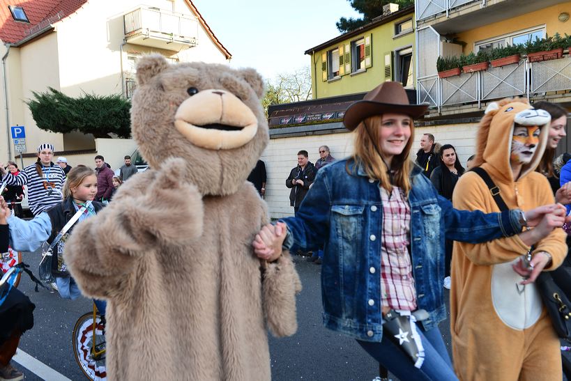  Fastnacht 2016 Mörfelden-Walldorf feiert mit einem Faschingsumzug im Stadtteil Mörfelden Helau