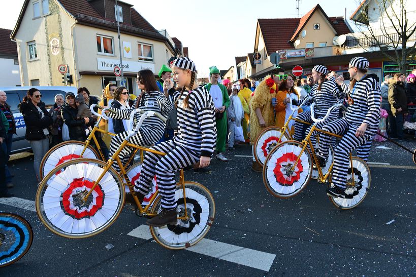  Fastnacht 2016 Mörfelden-Walldorf feiert mit einem Faschingsumzug im Stadtteil Mörfelden Helau