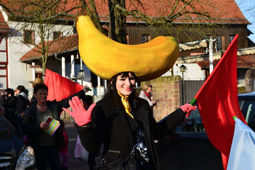  Fastnacht 2016 Mörfelden-Walldorf feiert mit einem Faschingsumzug im Stadtteil Mörfelden Helau