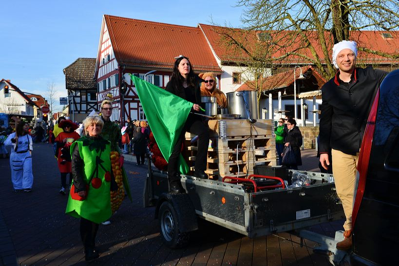  Fastnacht 2016 Mörfelden-Walldorf feiert mit einem Faschingsumzug im Stadtteil Mörfelden Helau