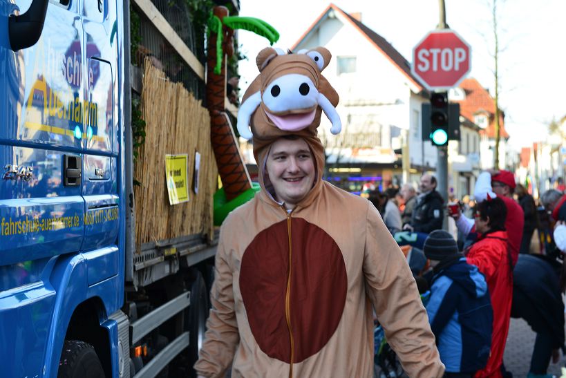  Fastnacht 2016 Mörfelden-Walldorf feiert mit einem Faschingsumzug im Stadtteil Mörfelden Helau