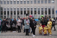 Helau Walldorfer Fastnachtsumzug närischer Lindwurm kleine und große Narren am Rathaus im Stadtteil Walldorf 2024