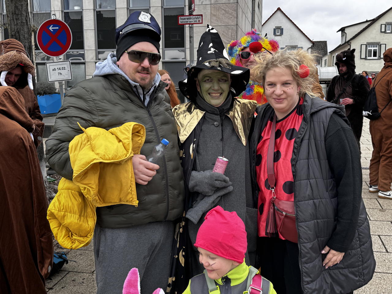Helau Walldorfer Fastnachtsumzug närischer Lindwurm kleine und große Narren am Rathaus im Stadtteil Walldorf 2026