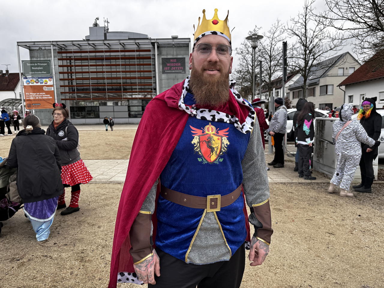 Helau Walldorfer Fastnachtsumzug närischer Lindwurm kleine und große Narren am Rathaus im Stadtteil Walldorf 2026